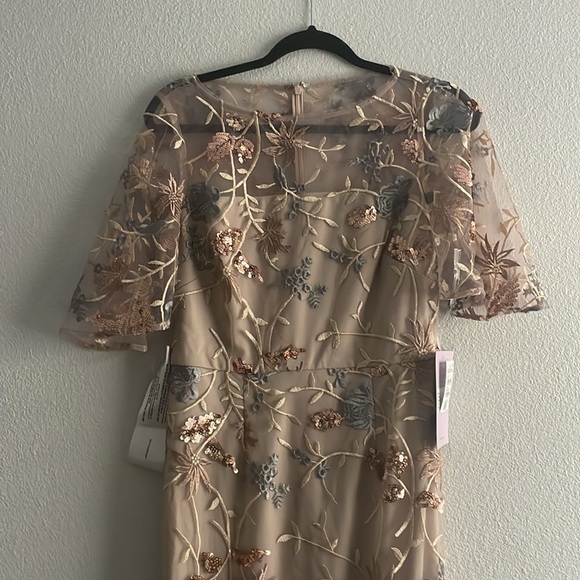 NWT! JS Collections Sequin Embroidered Daphne Flutter Column Gown Size 2 - Picture 4 of 11